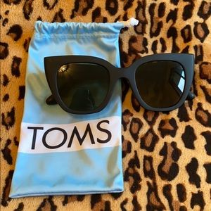 Toms cateye sunnies!!! 🕶❤️ comes with bag